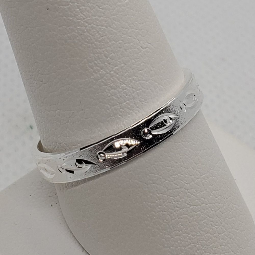 Sterling Silver Engraved Patterned Ring - Picture 4 of 7